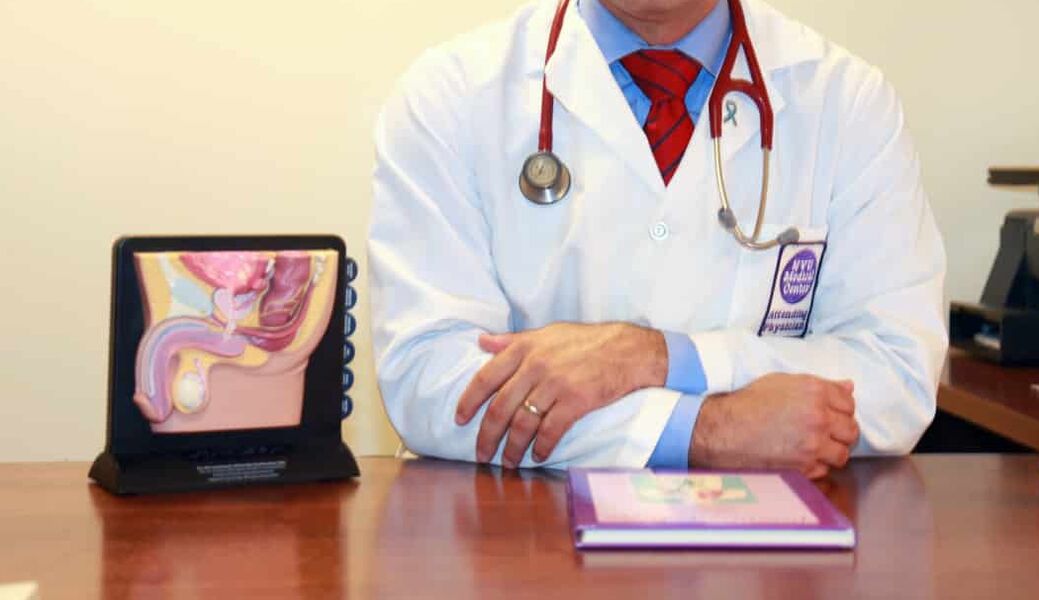Enfeksiyonun neden olduğu prostatit için doktor antibakteriyel tedaviyi reçete eder